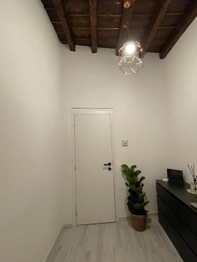 Arco Di Levante Alle Colonne Bari Bagian luar foto